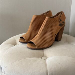 Vince Camuto Peep Toe Sandals - Size 8.5